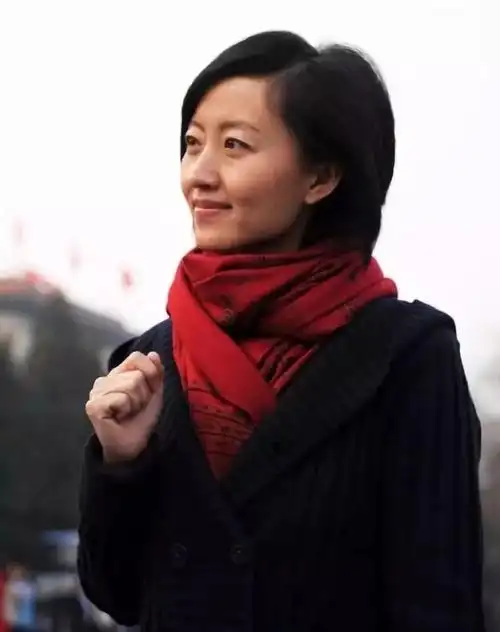 淡出荧屏的柴静,其硬笔书法不是闹着玩的,端庄大气,洒脱开阔