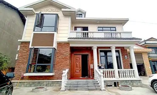 这几天我没在家闲着,而是给大家收集了10套超洋气的农村别墅实景图!