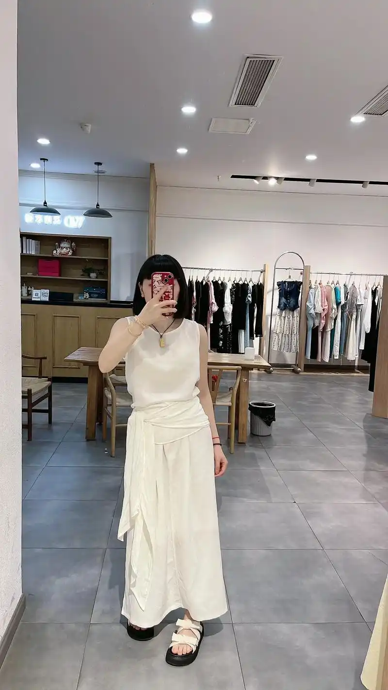 实体女装店 #每天穿搭分享喜欢美衣请关注我 #爱工作爱生活