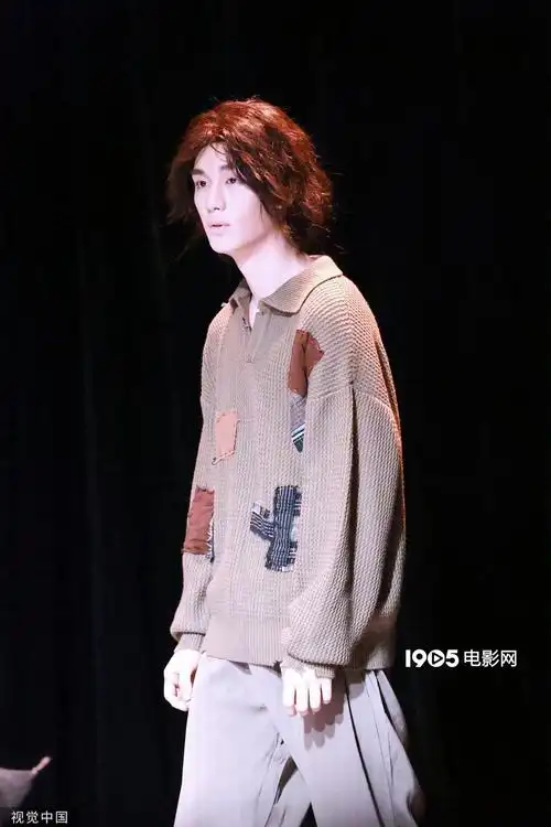 据悉,丁程鑫2021年考入北京电影学院表演系,并最终进入表演实验班.