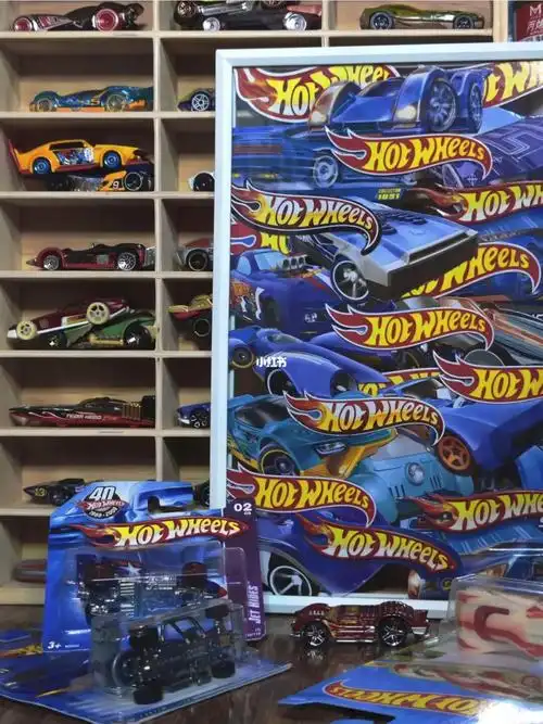 头几天刷到@曳做的风火轮板卡拼画,看到角落里堆的一摞板卡还有个废