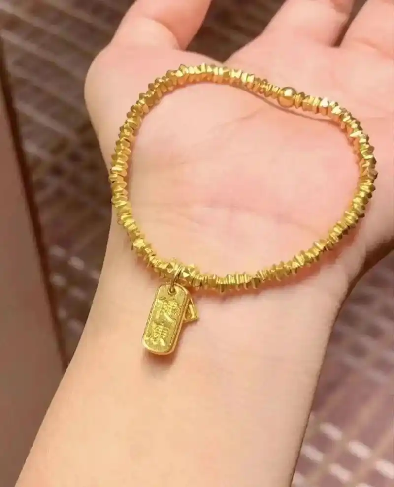 周大福传承黄金手链.#周大福传承 大家都叫它"碎银几两"手链 - 抖音