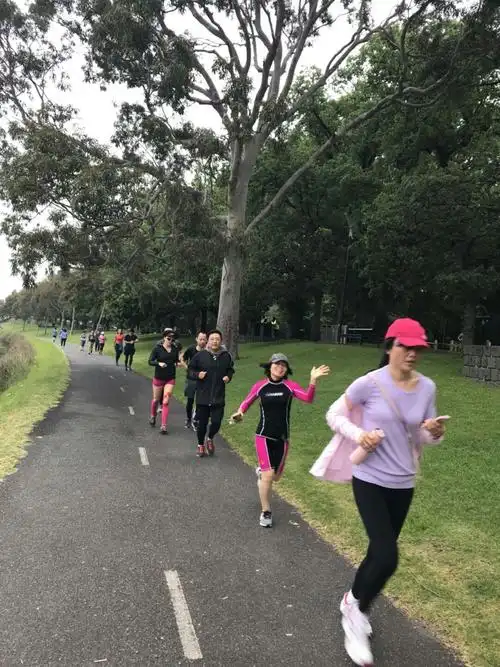 托起清晨的太阳～集体晨跑