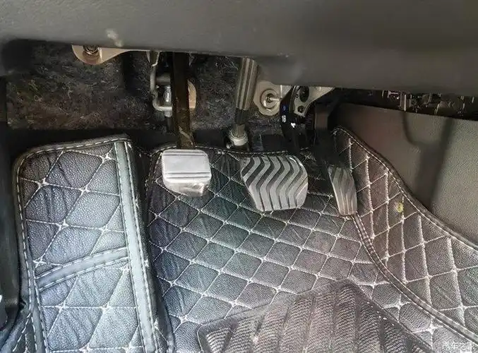 这个开车时候要适应一下,14代轩逸变成脚刹了,感觉比手刹方便.