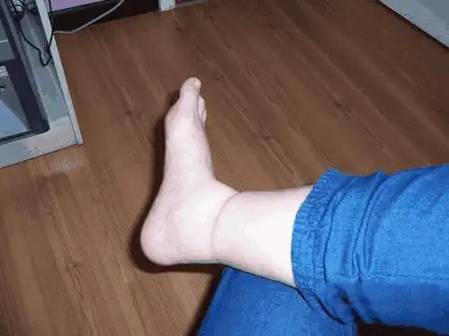 看着很好看,无论是裤子还是裙子都很合适,然而对脚背高,脚对比肥的