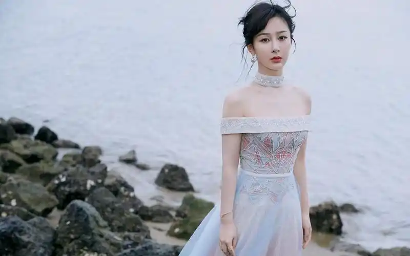 杨紫仙气性感桌面壁纸640x1136分辨率查看