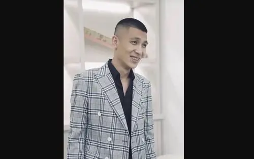 方丈徒孙李舒克徒弟宏楠走了刚刚方丈临时直播表示宏楠突然离开了方丈