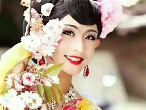 61岁大爷男扮女装30年攒下百万身家妻女断绝关系老脸都没了