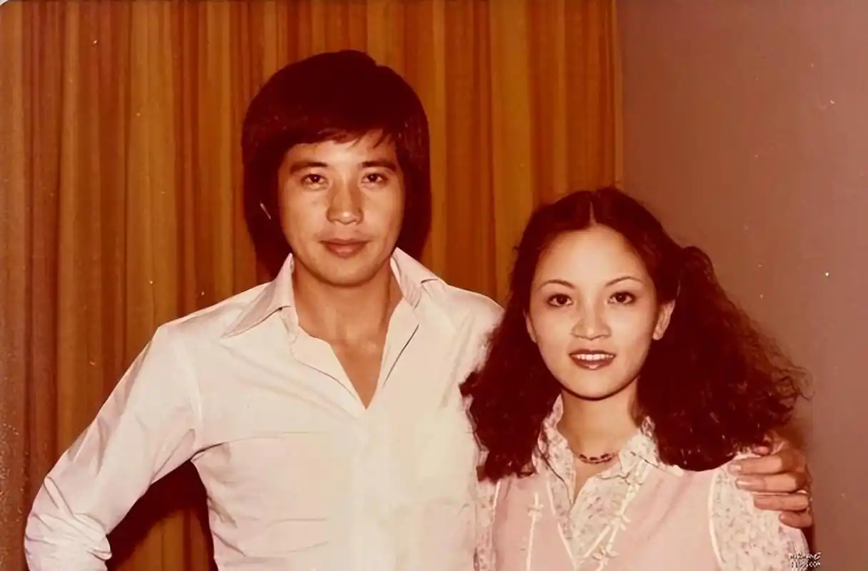 秦汉离开邵乔茵40年:女儿当助理,儿子性格和自己截然相反