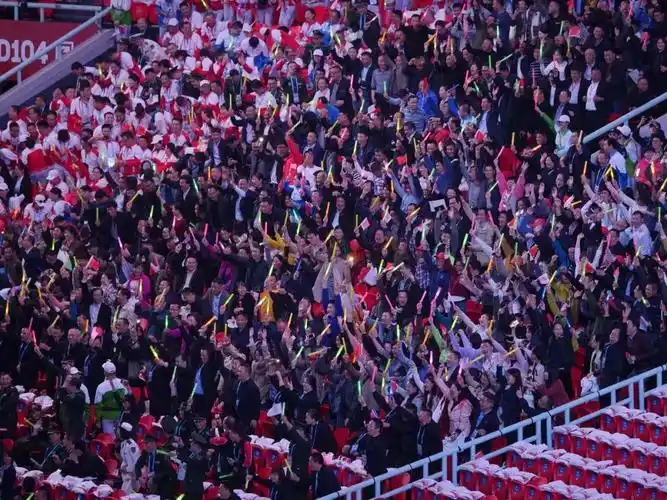 这两天,军运会观众席上这令人诧异的一幕,背后原因让人感动!