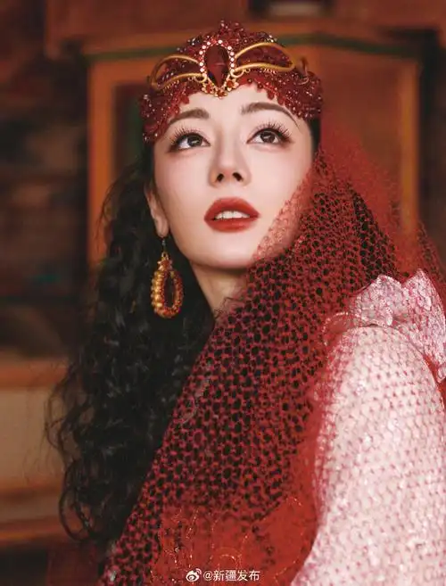 《2024年春节联欢晚会》节目单正式公布,新疆演员迪丽热巴将参与表演