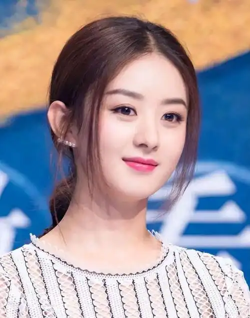 特别喜欢女星赵丽颖,她一双圆圆的大眼睛,长相可爱讨喜.