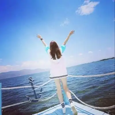 qq头像的风格也越来越多了,今天小编为大家带来的是唯美的女生背影