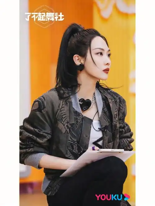 其实是甜妹啦银家#王霏霏  #王霏霏了不起舞社  #甜妹  #帅  #王霏霏