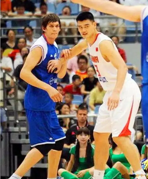 身高2米29,是名副其实的第一巨人,但姚明臂展2米26,是做不到想博班