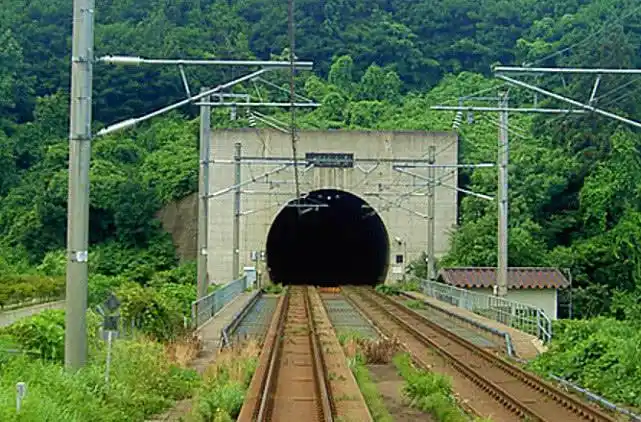 世界上最长的隧道,火车一个小时都跑不完,用了17年才完工