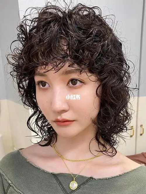 女生超短发烫发分享减龄个性羊毛卷短发