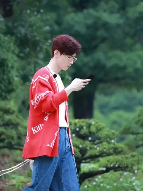 白敬亭新增美图04期待周六更新