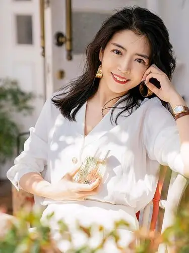 时尚博主三木夏季新穿搭,让流行色装扮春夏季,照着穿就很美