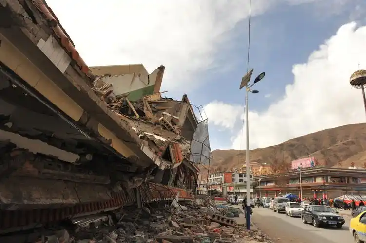 直击青海玉树大地震之一 摄影: 龚文彬