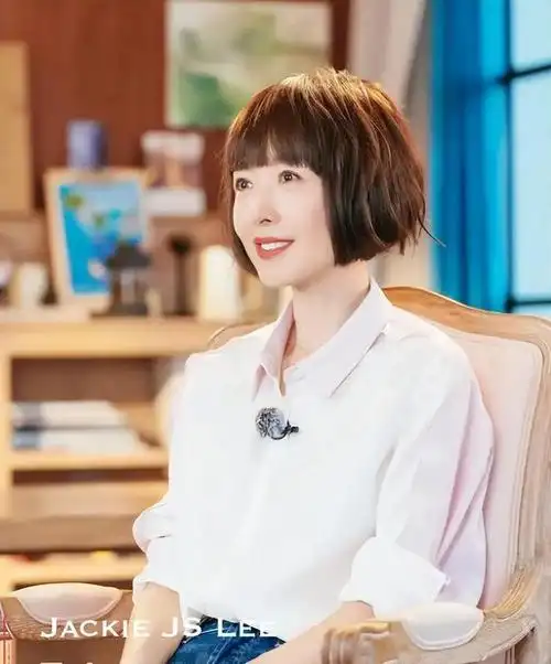 陈鲁豫现身意大利头身比例怪异称从不吃主食