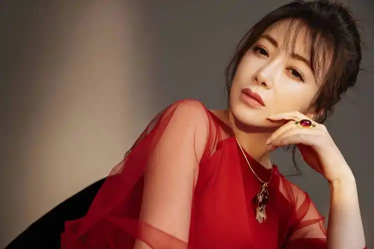 陈紫函写真曝光优雅端庄尽显女神气质