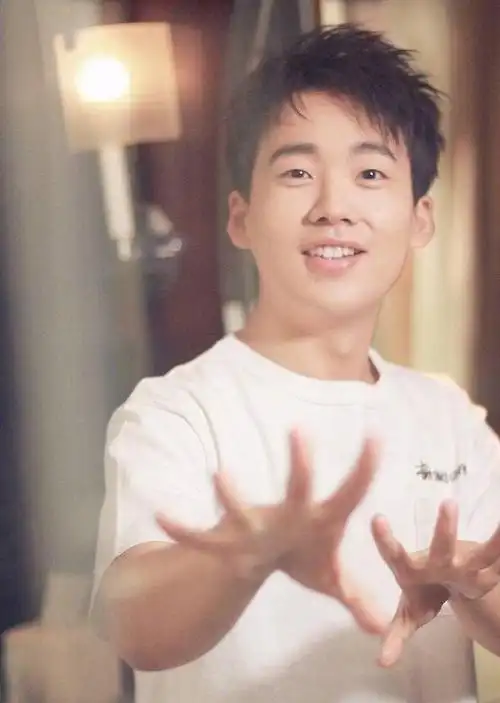 《庆余年2》巡映礼生图,郭麒麟身材发福到认不出,原因引深思