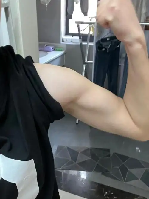 女生宿舍25kg就可以练出的手臂线条