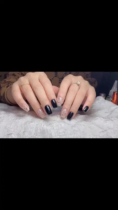 秋冬黑色系美甲