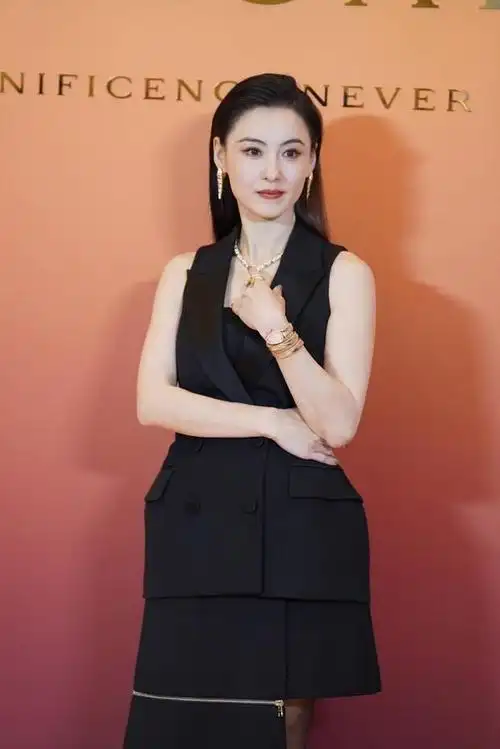 当43岁张柏芝和24岁赵露思同框,终于明白年龄在气质面前不值一提