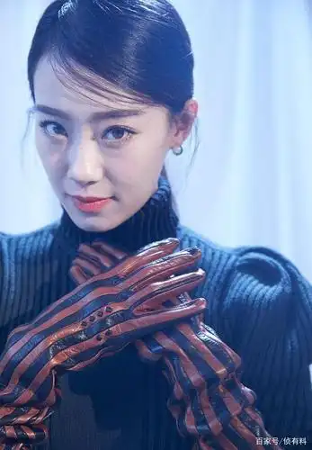 张小斐成名前后写真对比,原生态的美和精修的靓,你喜欢哪一个?