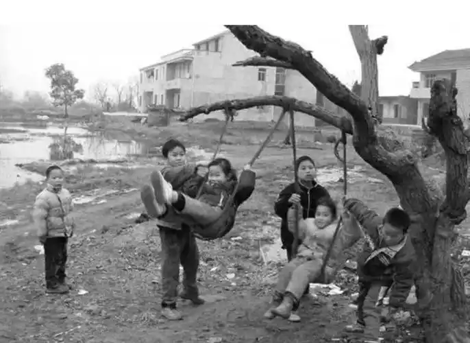 我和爷爷奶奶比童年——三(6)班罗董玥