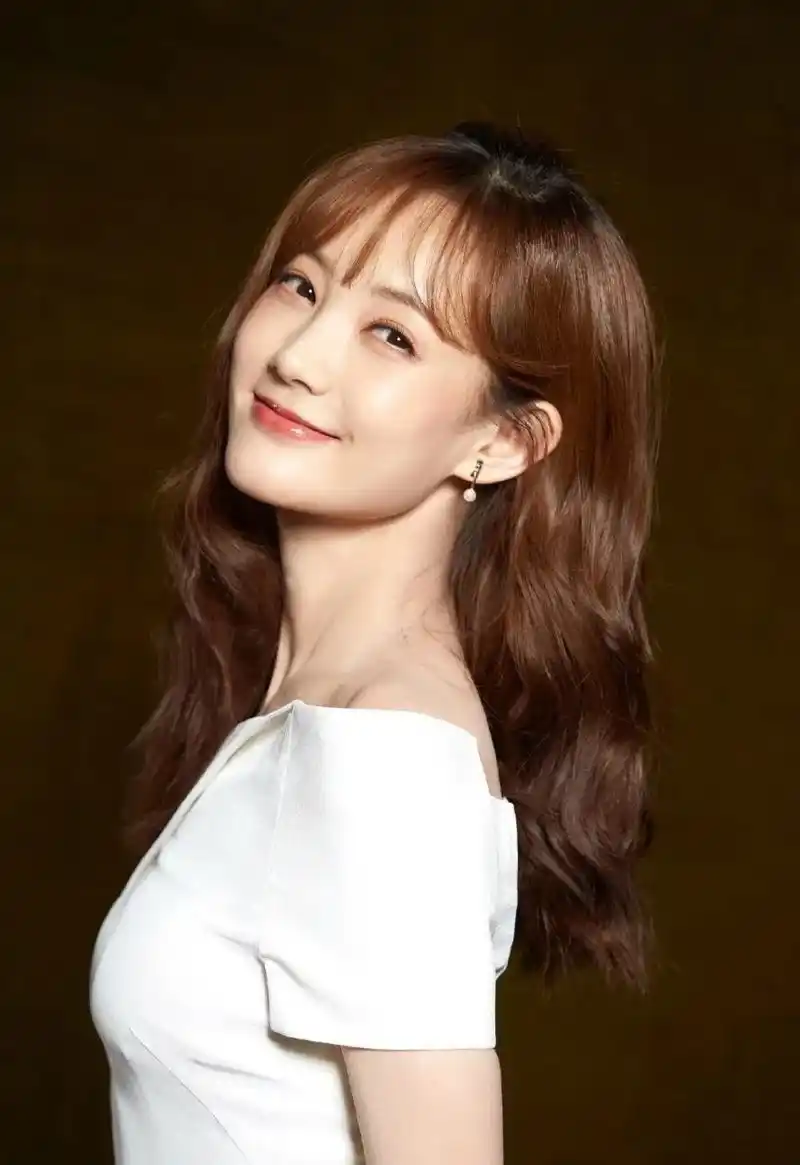 娱乐圈中姓李的女明星也有不少,个人认为这三位的颜值最高.