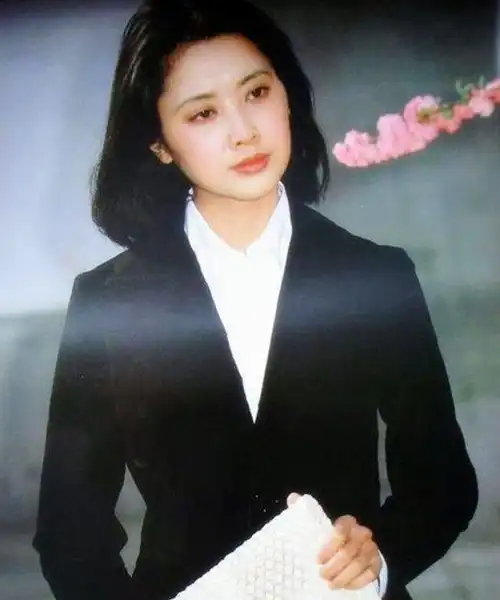 女儿国国王朱琳年轻时最美的旧照,每一张倩影极具经典,惊艳众人