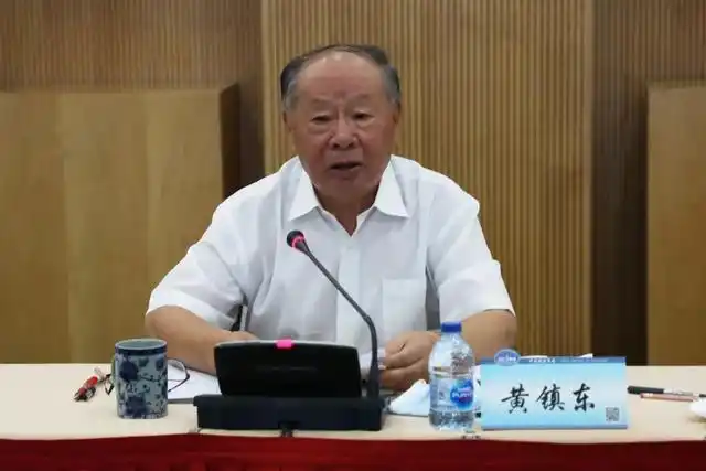 黄镇东结合《中国水运史》《中国水运工程建设实录(1