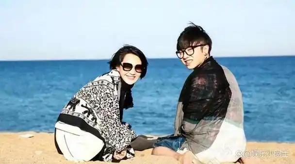 随后不久,华晨宇即被曝出与香港女歌手邓紫棋的绯闻.