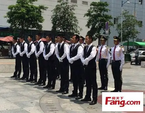 整齐规范的接待动作