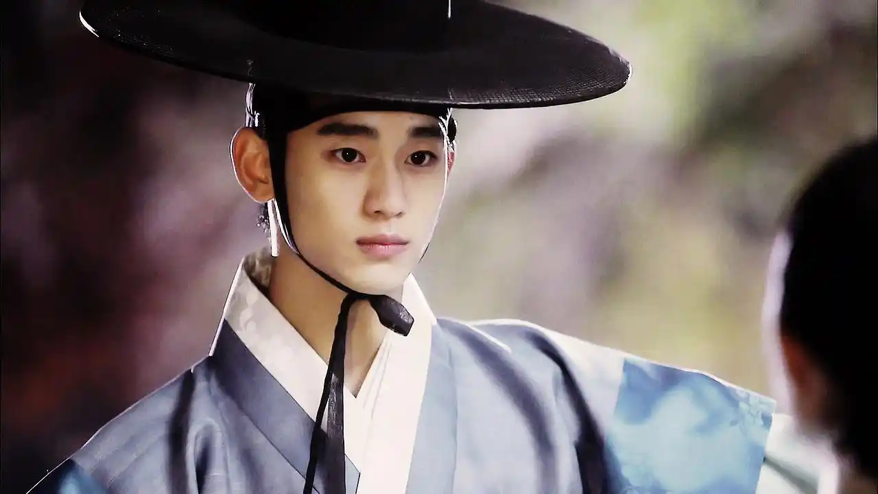 直到《来自星星的你》炸出个新人金秀贤,而金秀贤的老板正是裴勇俊