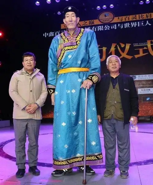 还记得"第一巨人"鲍喜顺吗,曾不顾医生反对生下一娃,现怎样?