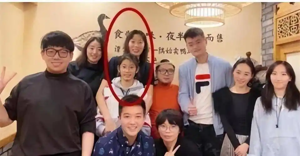朱婷家庭现状:县城虽买房,父母仍坚持住乡下,供妹妹在京读书_安亮