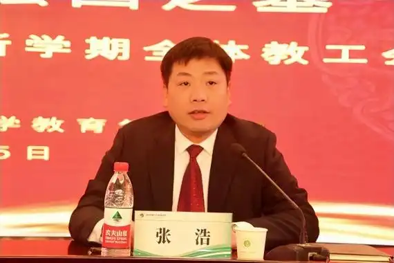 3副校长张浩宣读新学期工作计划,布置开学事宜._副本