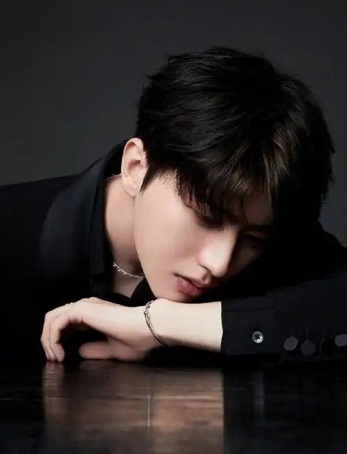 西装kun,过年走亲戚就带这样的    #蔡徐坤#ride or die至死不渝