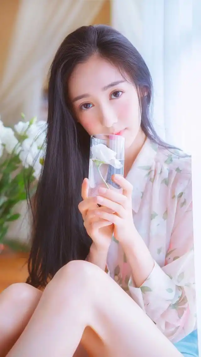 超漂亮的长发清纯女孩