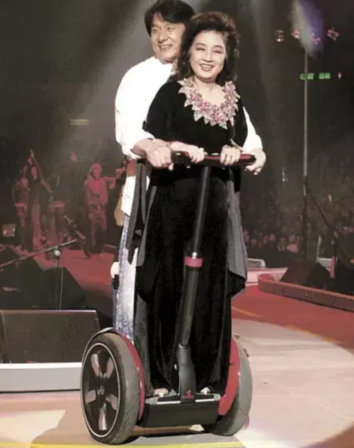 原创为了国籍她放弃爱情爱国艺人徐小凤至今仍受人尊重