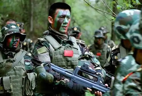 特种兵真的能一个人打十几人?不是每一个特种兵都会"武功"!