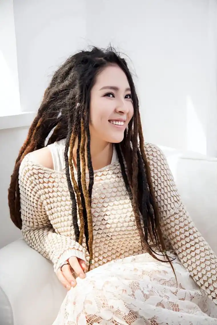 回顾歌手毕夏3年内痛失母亲丈夫张恒远恩师汪峰承诺帮助她