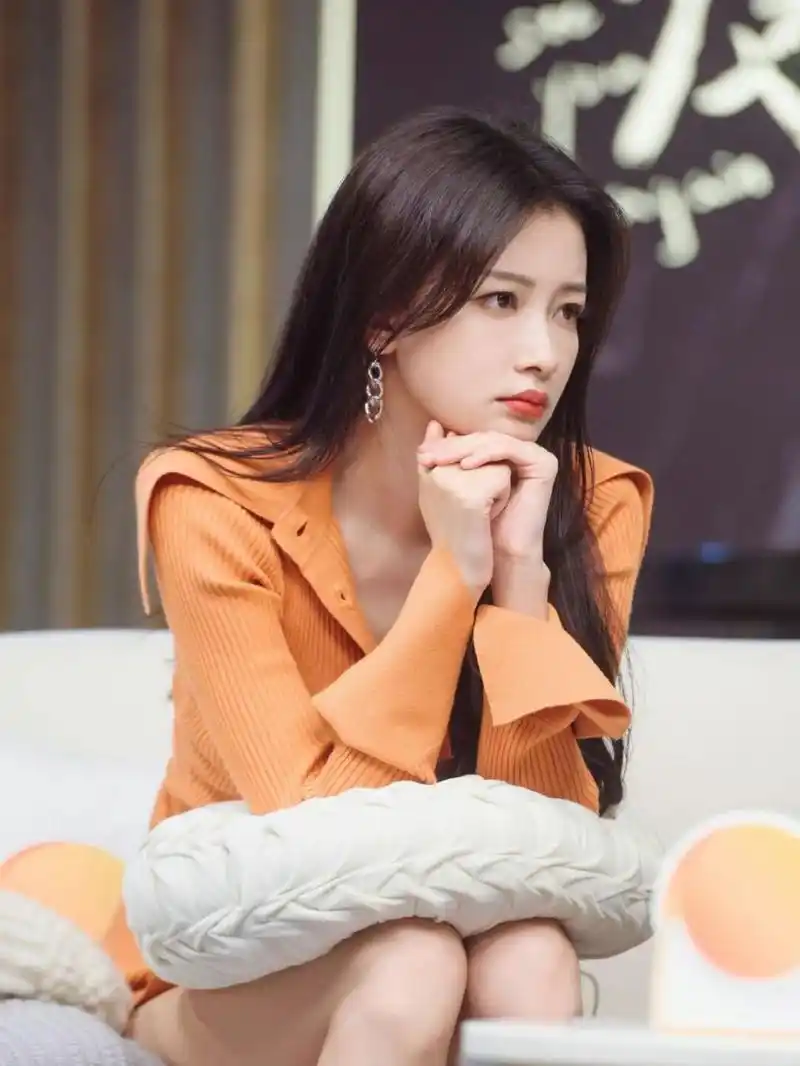 孙怡穿搭甜美知性 孙怡综艺再见爱人06-08期穿搭合辑 罗纹针织开衫