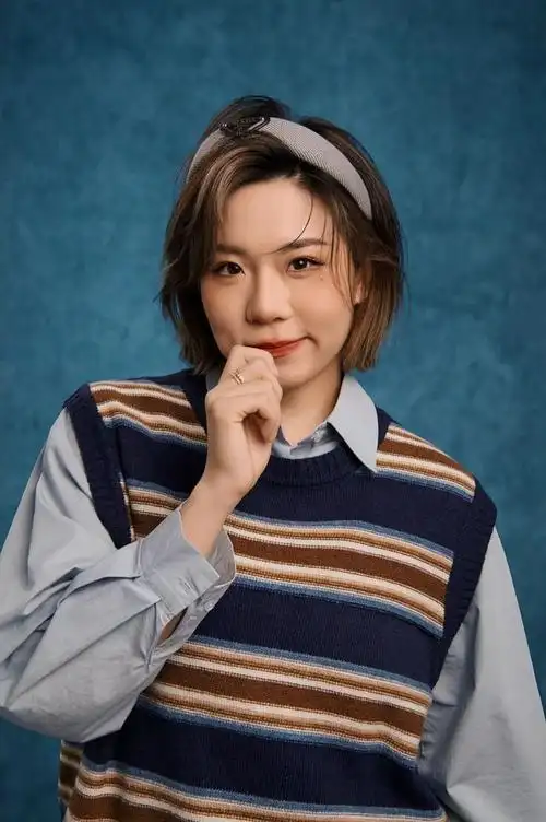 北京时间6月1日,羽毛球运动员贾一凡近日通过社交媒体晒出一组美式