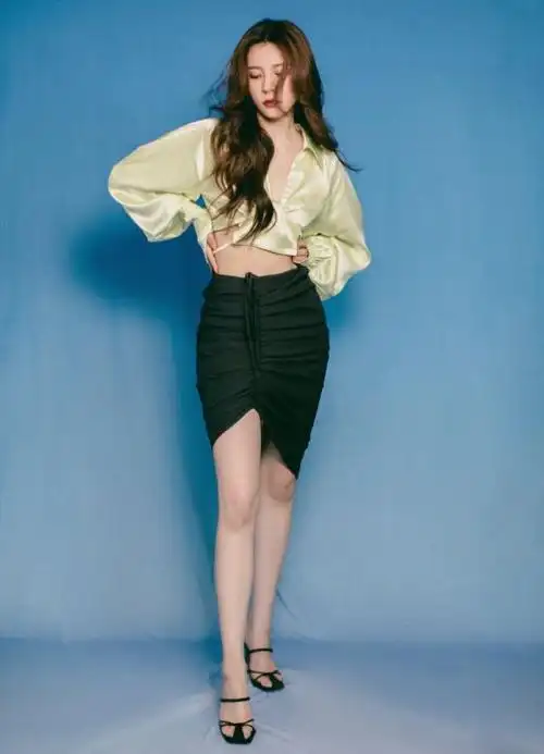 宋妍霏"前后失守"真大胆!真空上阵身材有料,惊人发量让人羡慕