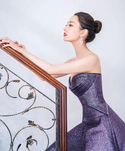 吉娜爱丽丝爱穿s型高定礼服粉色羽毛碎钻超甜美气质优雅